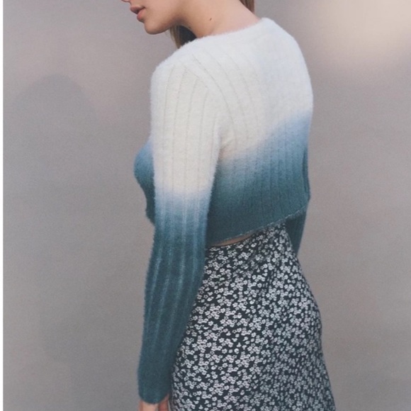 Urban Outfitters sweater Bellini cropped soft knit blue cream M NWT - Picture 2 of 12
